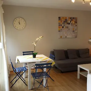 Central Yellow Apartment Apartament Bruksela